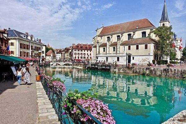 Pourquoi investir dans l'immobilier à Annecy avec une agence immobilière ?
